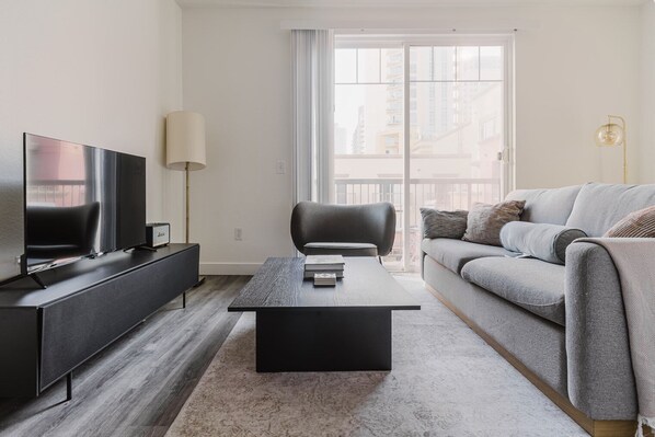 Télévision, chaîne hi-fi