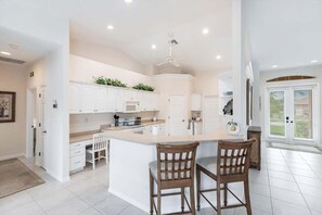 Mikrowelle, Ofen, Herdplatte, Geschirrspüler