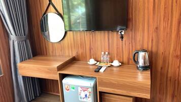 1 bedroom, in-room safe, iron/ironing board, free WiFi