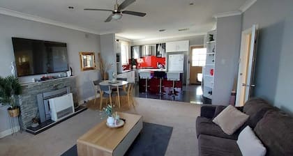 McGowen Accommodation Family & Pet Friendly just a short walk to the local pool