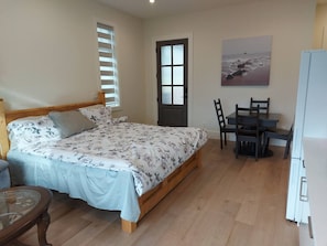 1 chambre, fer et planche à repasser, Wi-Fi gratuit, draps fournis