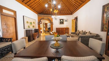 Familienvilla, Gartenblick | Wohnbereich | Tablet-PC