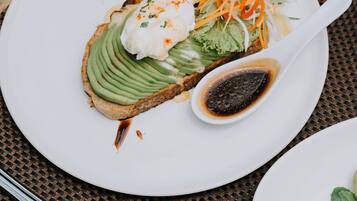 Free daily cooked-to-order breakfast