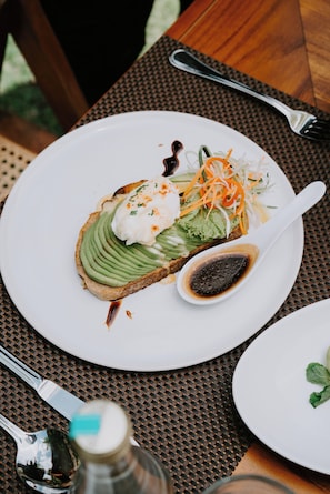 Free daily cooked-to-order breakfast