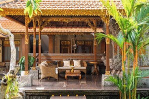 Classic Suite, Garden View | Terrace/patio