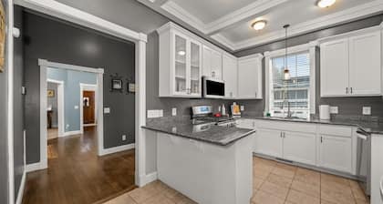 Family-friendly Manito Park home. Close to downtown, hospitals & colleges.