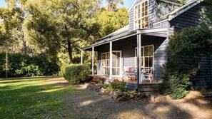Terrace/patio - Elsie Cottage (Drummond)