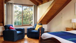 2 bedrooms, iron/ironing board, WiFi, bed sheets - Elsie Cottage (Drummond)