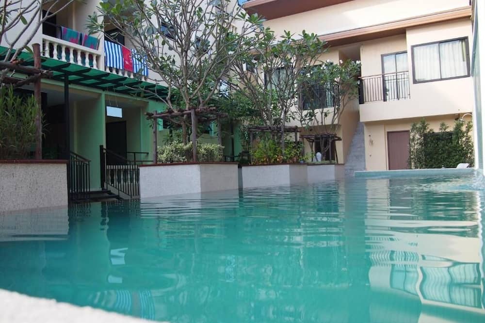 Royal Waves Hotel