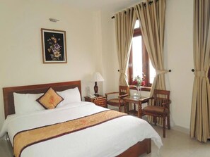Standard Double Room, City View | Iron/ironing board, free WiFi - Huyen Trang 1 Hotel Hue - by BAY LUXURY (Hue)