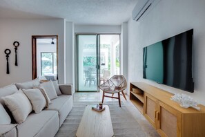 TV, offices - Casa Manglar Puerto Aventuras Pool and Garden View (Puerto Aventuras)