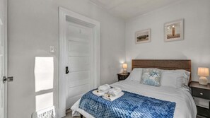 4 bedrooms, desk, iron/ironing board, travel crib