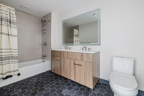 ヘアドライヤー、タオル