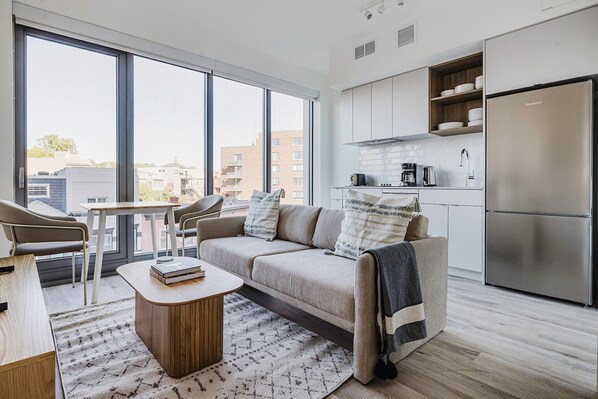 TV, stereo - Blueground | NoMa, gym, elevator, nr bars + food (Washington, D.C.)