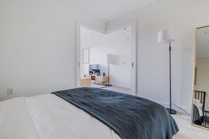 1 slaapkamer, een strijkplank/strijkijzer, wifi, beddengoed