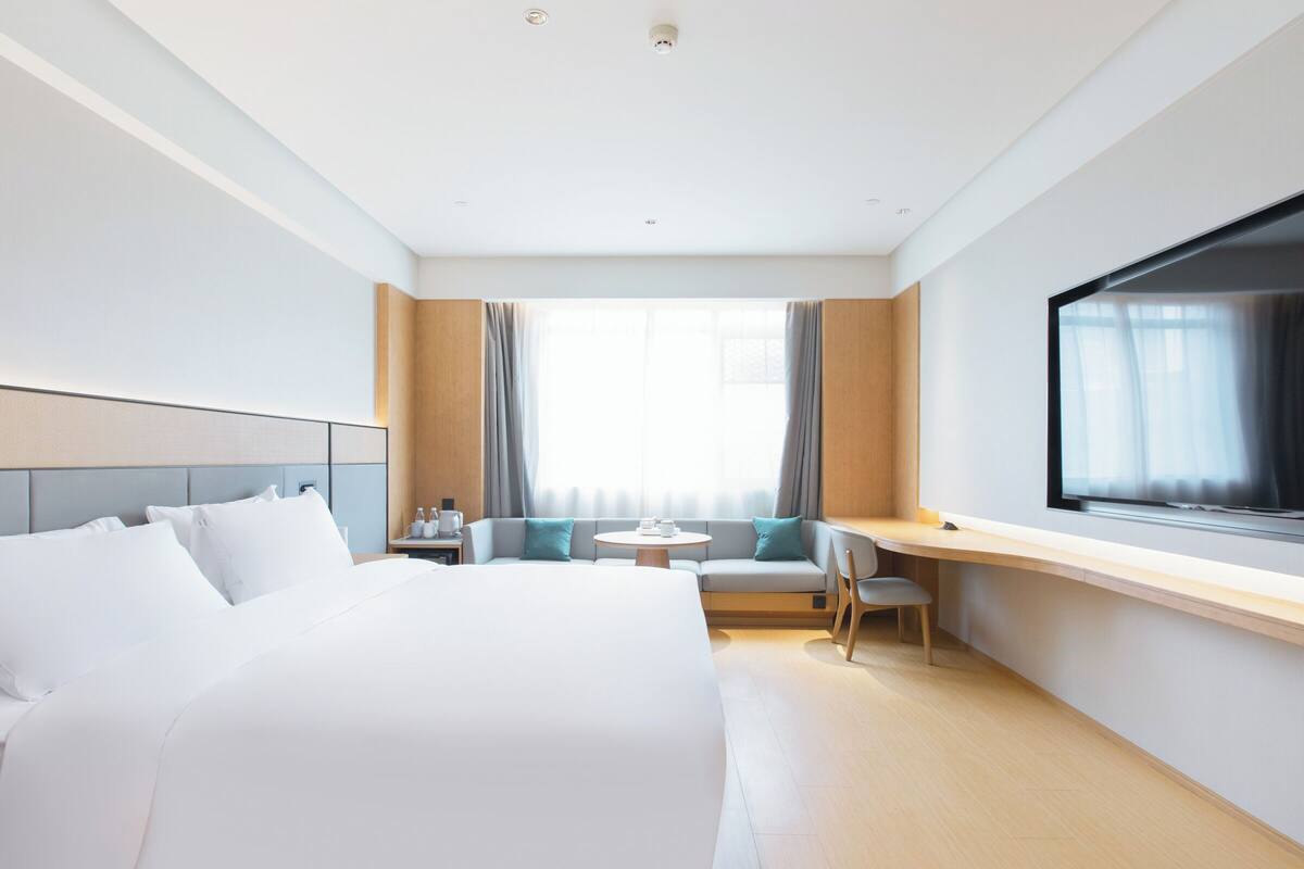 เครื่องนอนป้องกันสารก่อภูมิแพ้, ผ้านวมขนเป็ด, มินิบาร์, โต๊ะทำงาน