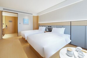 Ropa de cama hipoalergénica, edredón, minibar y escritorio 