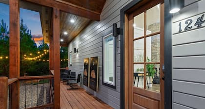 Under the Stars: Secluded, Hot Tub, Firepit, Pets, Games