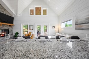 Dining - Under the Stars: Secluded, Hot Tub, Firepit, Pets, Games (Broken Bow)