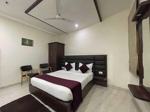 Deluxe Double Room | In-room safe, desk, laptop workspace, blackout curtains - Hotel Opal Courtyard (Agra)