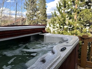 Outdoor spa tub - Cozy Cabin in Charming Grand Lake (Grand Lake)
