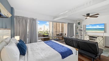 Waikiki Beach Style Studio 5 Star Location | Free WiFi, bed sheets