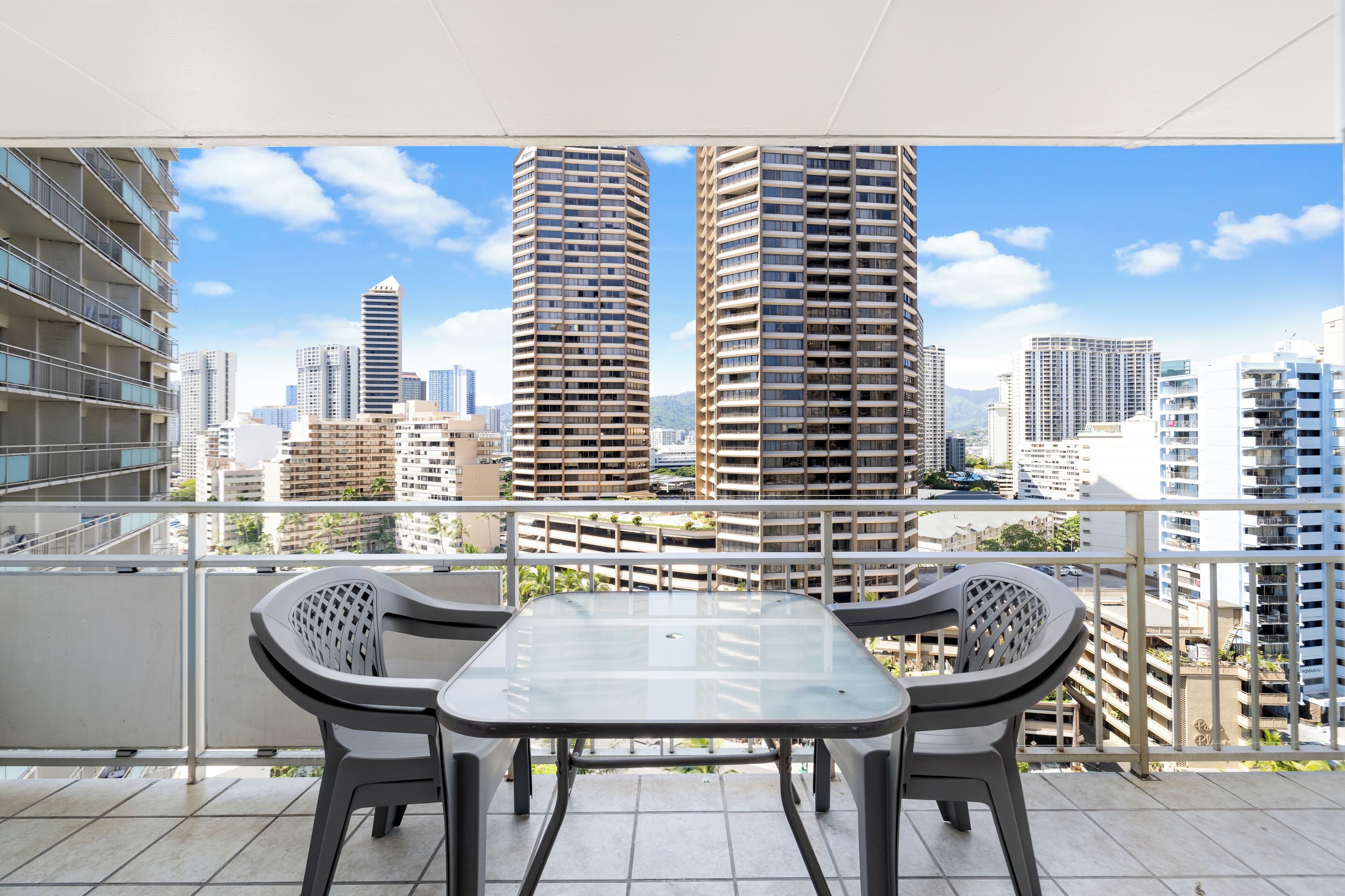 Modern Waikiki Studio with Spacious City Views | Terrasse/patio