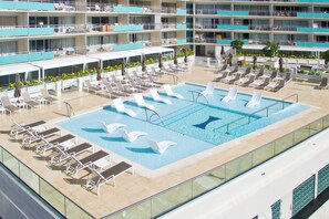 2 piscinas al aire libre