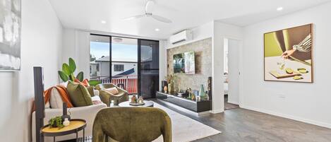 Deluxe Apartment, Balcony, Beach View | Living room