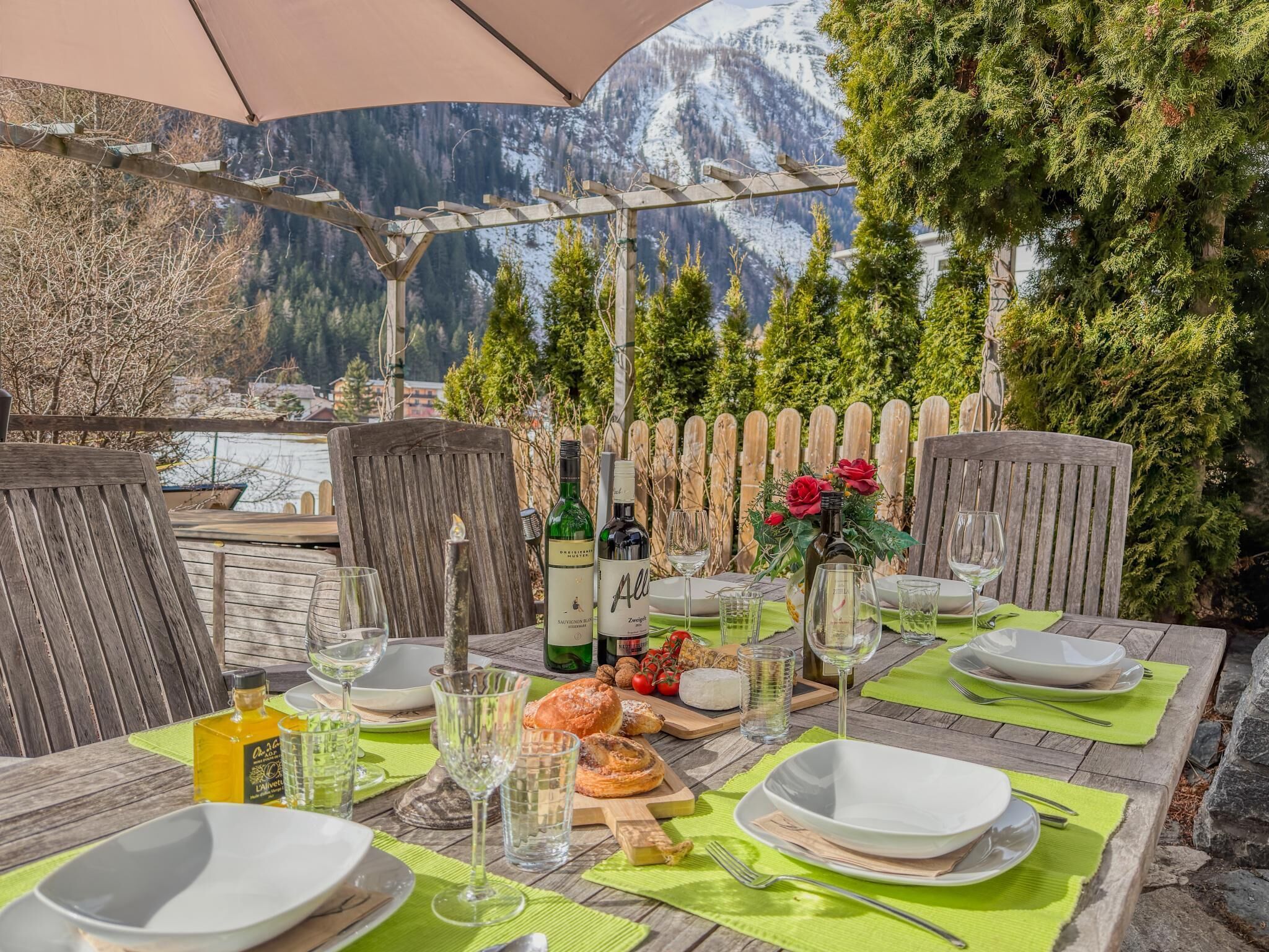 屋外ダイニングエリア