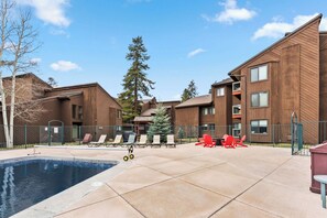 Et oppvarmet basseng