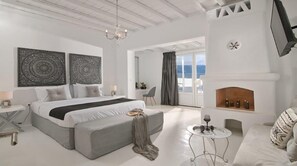 5 bedrooms, iron/ironing board, WiFi, bed sheets