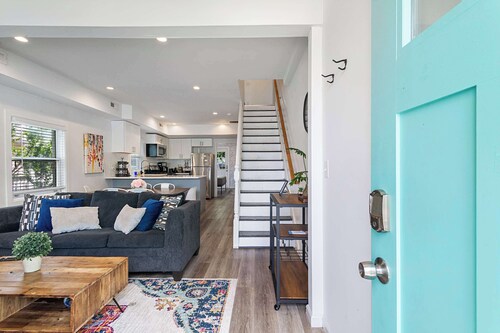 4BR 2BA Hot Tub Home By The Bay