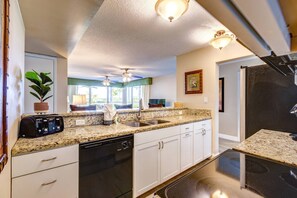 Fridge, microwave, dishwasher, coffee/tea maker - Duck Key Getaway: Charming 3BR Condo with Water Views, Steps from Angler & Ale, Near Marathon (Marathon)