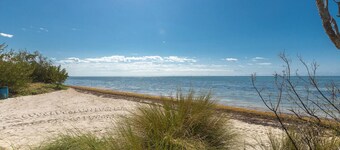 Duck Key Getaway: Charming 3BR Condo with Water Views, Steps from Angler & Ale, Near Marathon