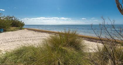 Duck Key Getaway: Charming 3BR Condo with Water Views, Steps from Angler & Ale, Near Marathon