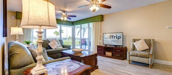 Duck Key Getaway: Charming 3BR Condo with Water Views, Steps from Angler & Ale, Near Marathon