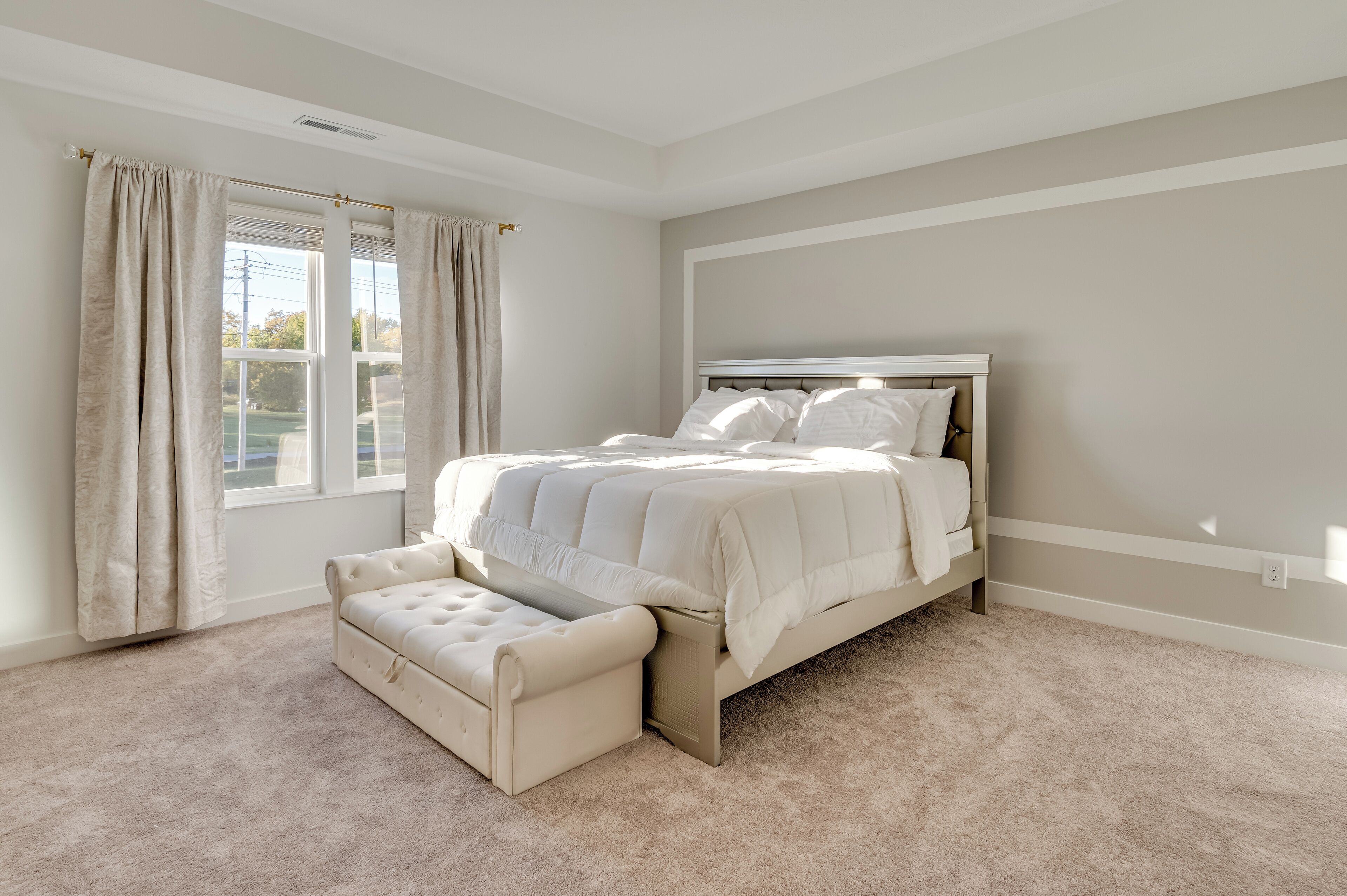 5 bedrooms, iron/ironing board, Internet, bed sheets