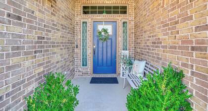 Charming Home w/ Chiminea in Weatherford!
