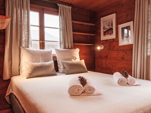 4 Schlafzimmer, Schreibtisch, WLAN