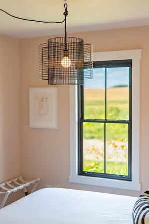 2 habitaciones, escritorio, tabla de planchar con plancha y wifi