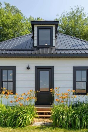 Exterior detail - Carson's Creek - Serene Yard and Hot Tub (Prince Edward)