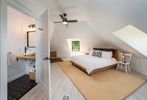 2 bedrooms, desk, iron/ironing board, WiFi