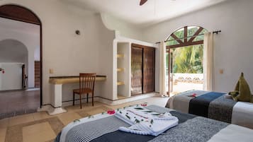 4 bedrooms, desk, WiFi, bed sheets