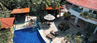 Casa Bravo – Garden Oasis Steps from La Ropa