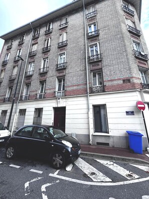 Exterior - New Mediterranean-Style T2 -Greater Paris district (Malakoff)