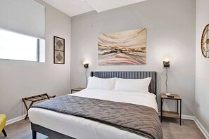 1 bedroom, desk, iron/ironing board, WiFi - Beautiful 1 BR Renovated Apt in downtown (Mobile)