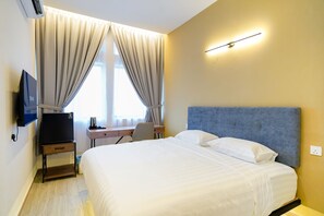 豪華雙人房, 1 張特大雙人床, 城市景 | 記憶棉床墊、書桌、手提電腦工作空間、遮光窗簾/窗簾