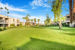 Property grounds - Dream Escape in Shadow Mountain Resort (Palm Desert)