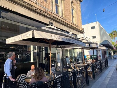 Modern apartment in central Geelong!